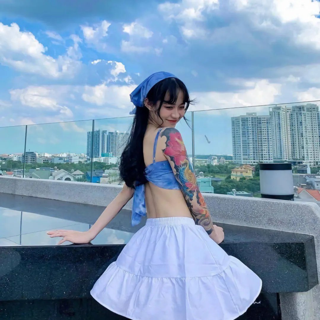 明月照尖东